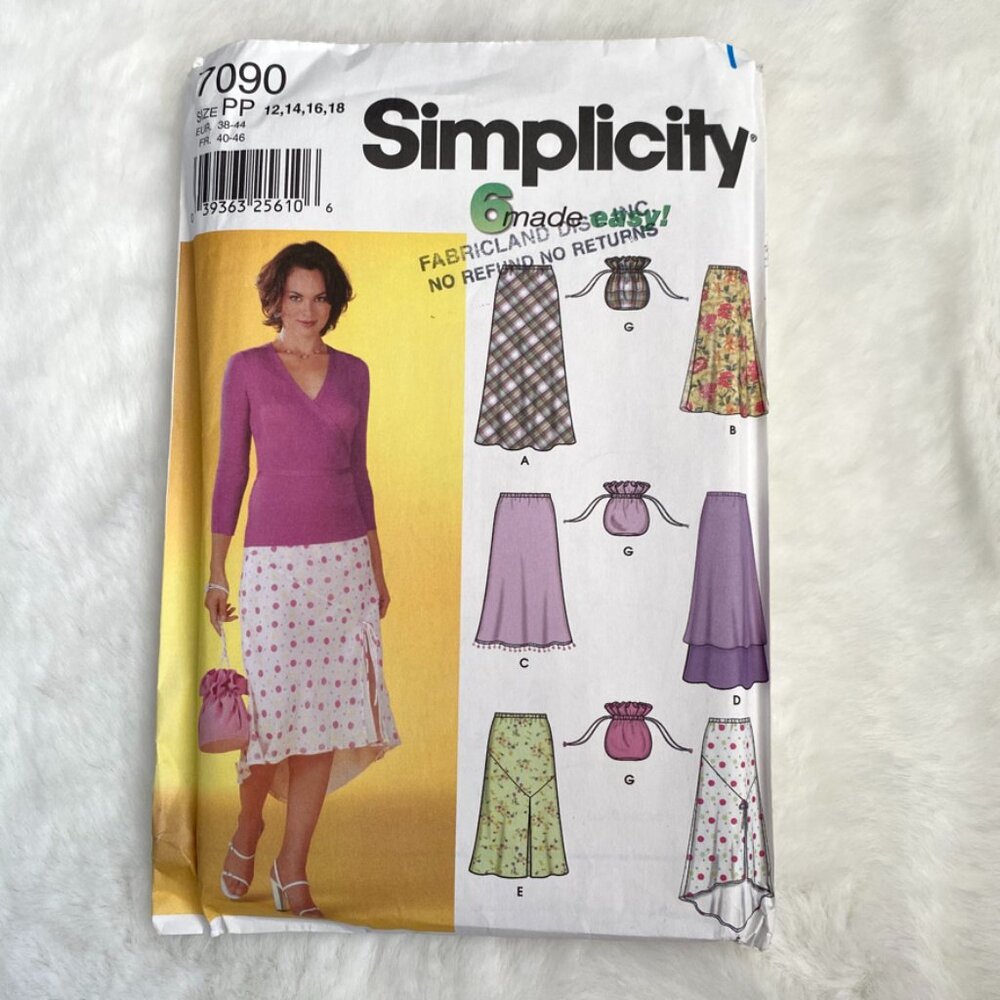 Simplicity Sewing Pattern - Picture 1 of 2
